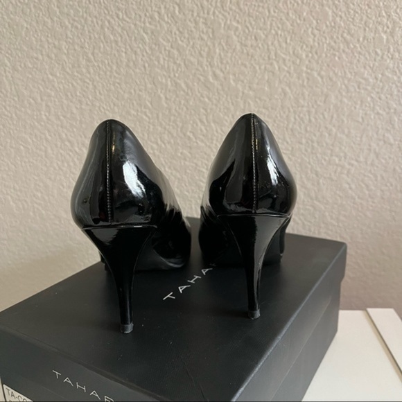 Tahari black patent pumps - Picture 6 of 8